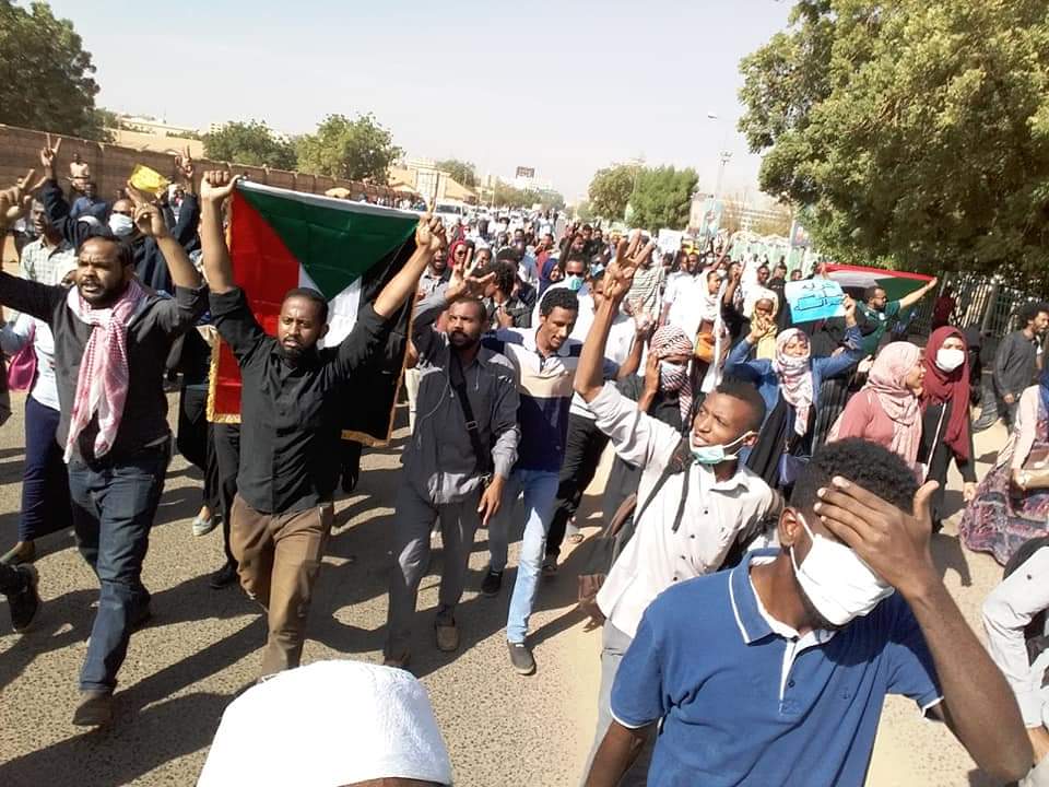 احتجاجات السودان ترد على حملات استهداف طلاب دارفور بالهتافات