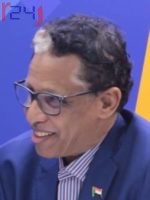 وزير الطاقة يعلن تعديل قوانين الكهرباء