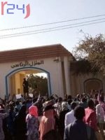 مئات الطلاب بجامعة الفاشر يخروج للشوارع  احتجاجاً على نقص الخدمات