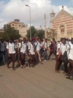 مظاهرة طلابية تطالب بتوفير الخبز في بورتسودان