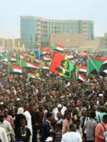 السودان.. الشرطة تنفي إطلاق النار على المتظاهرين