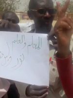 اقالة 13 إدارياً بوزارة التربية والتعليم لمشاركتهم في اضراب المعلمين