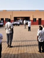 الرسوم الباهظة تتسبب في تسرب التلاميذ إلى الأسواق