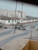المعارك مستمرة لليوم الخامس والآلاف يفرون من الخرطوم