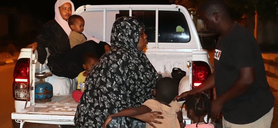 عائلة سودانية محتجزة بواسطة السلطات في ليبيا