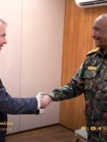 البرهان يبحث مع مبعوث الأمم المتحدة وقف الحرب بالسودان