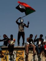 شباب الثورة السودانية في ميدان الاعتصام