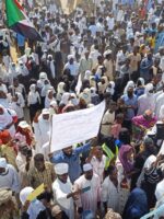 حشود جماهيرية في نيالا تدعو لوقف الحرب