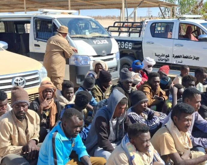 توقيف 27 سودانياً أثناء محاولتهم دخول ليبيا
