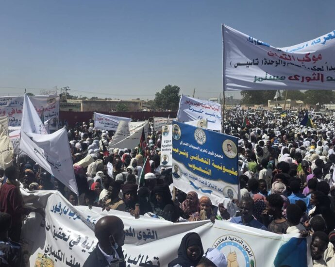 مواكب جماهيرية تؤيد "تأسيس"